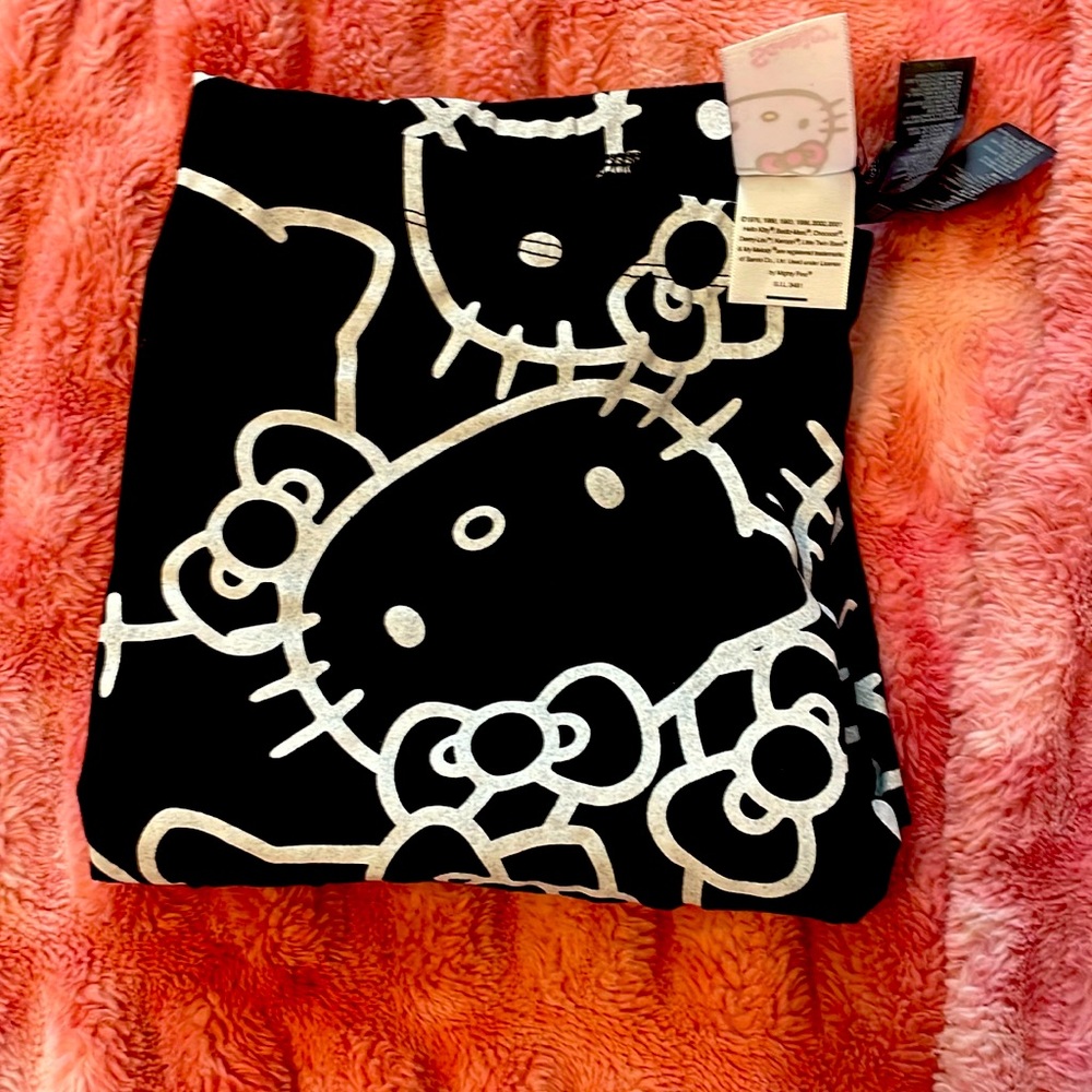 Black and white Sanrio hello kitty leggings. NWT size large